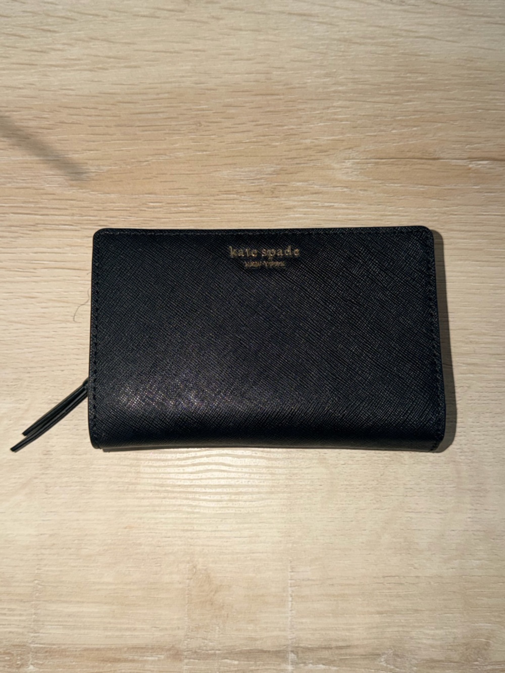 kate spade (AUTHENTIC) black saffiano zip phone case wallet